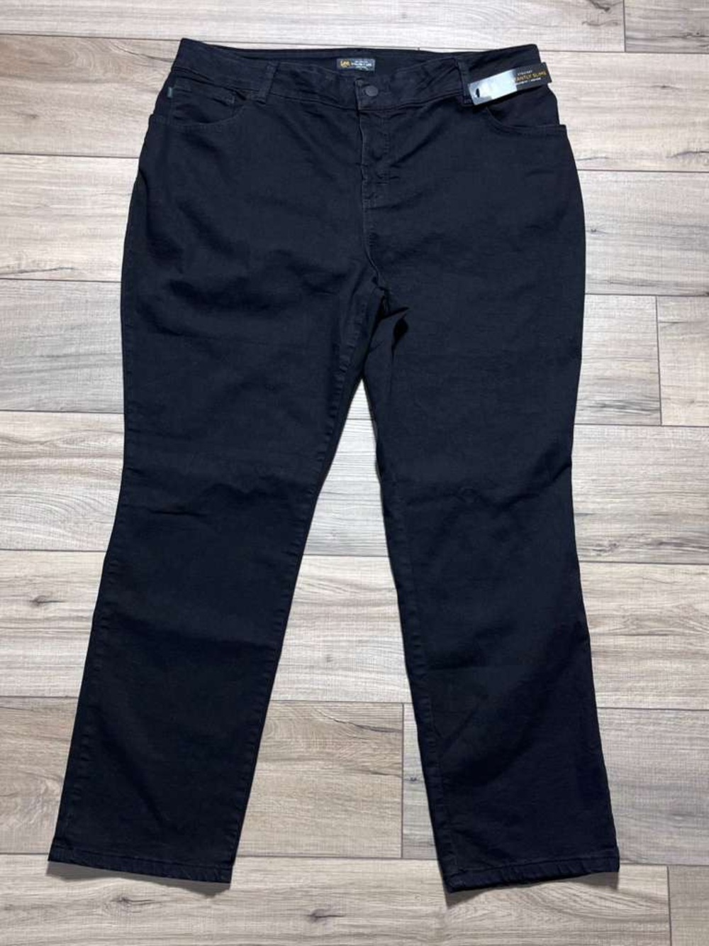 Lee Plus Women's Instantly Slims Relaxed Fit Straight Leg Jeans Size 20W M Black